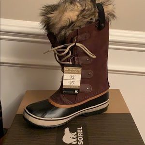 Joan of Arctic Sorel boots, women’s size 8.5